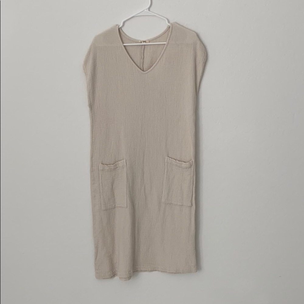 Shop Suunday Gauze Midi Dress size Medium.